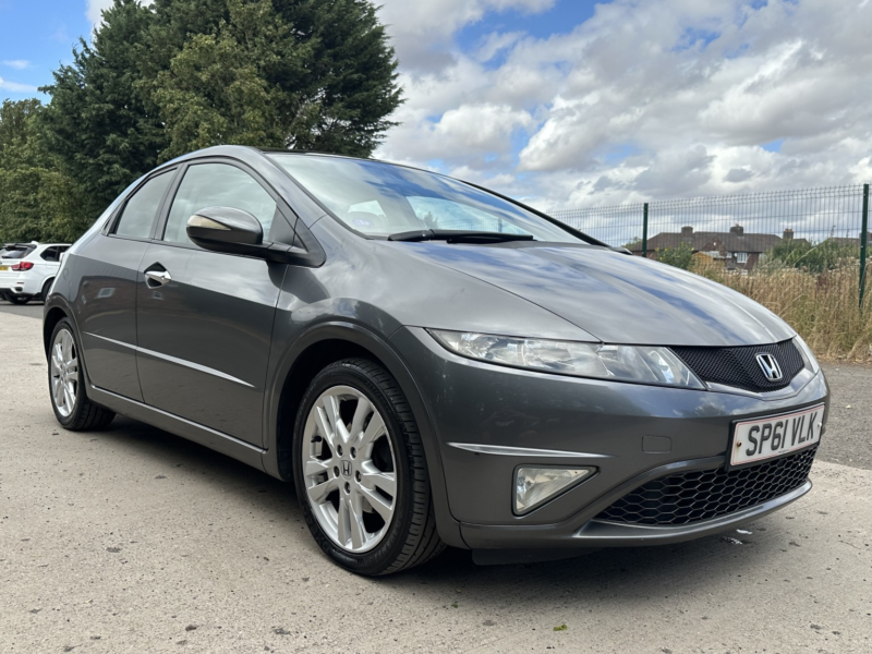 2011 Honda Civic 1.8 I-Vtec Es in Grey — image 1