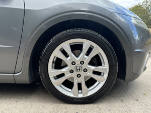 2011 Honda Civic 1.8 I-Vtec Es in Grey — image 4