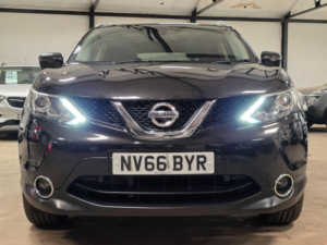 2016 Nissan Qashqai 1.5 Dci Tekna 2WD Euro 6 (s/s) 5dr in Black — image 4
