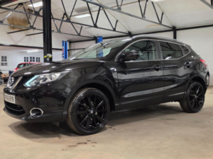 2016 Nissan Qashqai 1.5 Dci Tekna 2WD Euro 6 (s/s) 5dr in Black — image 5