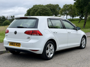 2015 Volkswagen Golf 1.6 Tdi Bluemotion Tech Match in White — image 8