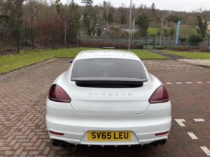 2015 Porsche Panamera 3.0 D V6 in White — image 5