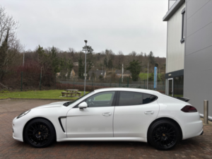 2015 Porsche Panamera 3.0 D V6 in White — image 6