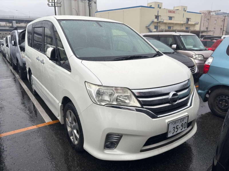 2012 Nissan Serena 2.0 Highway Star V Selection 5dr 8 Seats in White — image 1