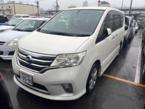 2012 Nissan Serena 2.0 Highway Star V Selection 5dr 8 Seats in White — image 4