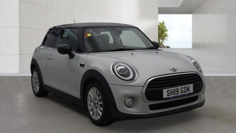2019 MINI Hatch 1.5 Cooper Classic Euro 6 (s/s) 3dr in Silver — image 1