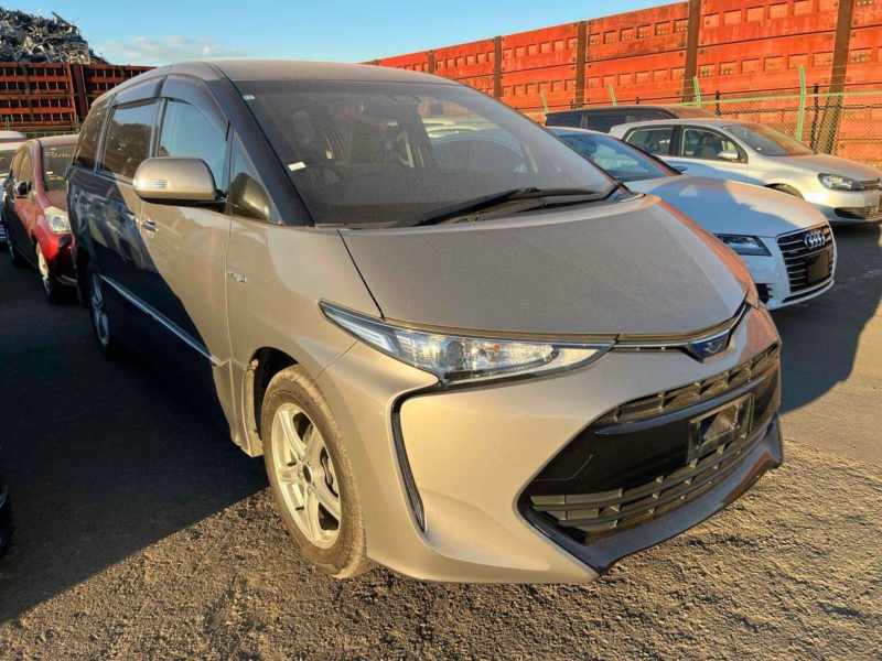 2017 Toyota Estima in Other — image 1