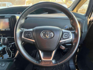 2017 Toyota Estima in Other — image 3