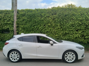 2014 Mazda 3 2.0 Skyactiv-G Sport Nav Hatchback 5dr Petrol Manual Euro 5 (s/s) (120 Ps) in White — image 3