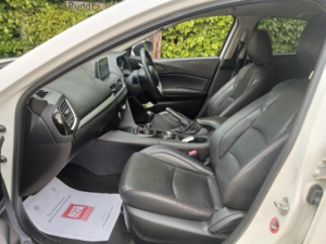 2014 Mazda 3 2.0 Skyactiv-G Sport Nav Hatchback 5dr Petrol Manual Euro 5 (s/s) (120 Ps) in White — image 5