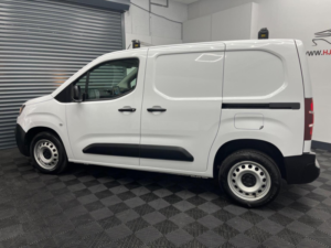 2023 Citroen Berlingo 1.5 Bluehdi 1000 Enterprise Edition M Swb Euro 6 (s/s) 5dr in White — image 4