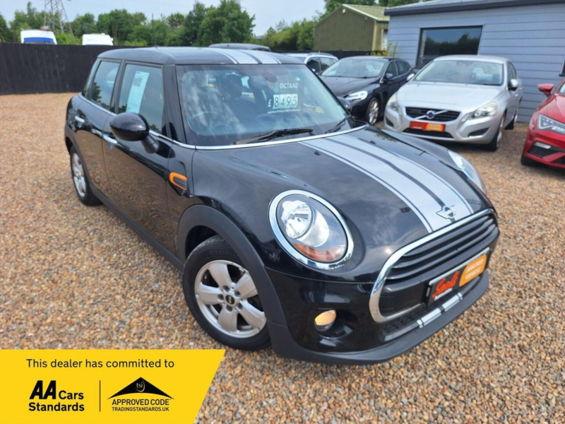 2017 MINI Hatch 1.5 Cooper Euro 6 (s/s) 5dr in Black — image 1