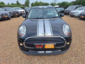 2017 MINI Hatch 1.5 Cooper Euro 6 (s/s) 5dr in Black — image 5
