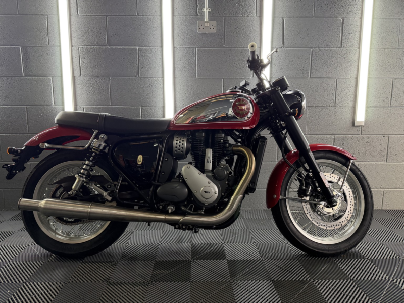 2025 Bsa Gold Star Insignia Red in Red — image 1
