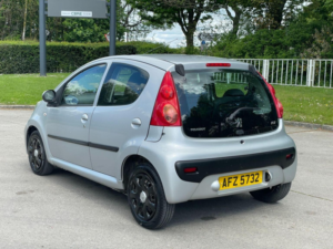 2009 Peugeot 107 1.0 12v Urban Euro 4 5dr in Silver — image 5