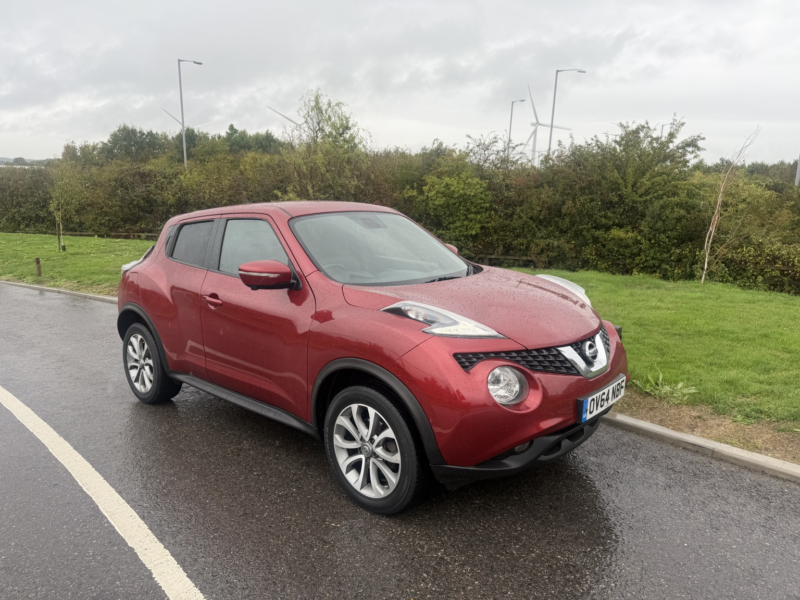 2014 Nissan Juke 1.2 Dig-T Tekna in Red — image 1