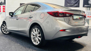 2015 Mazda Mazda3 2.0 Skyactiv-G Sport Nav Fastback Euro 5 (s/s) 4dr in Silver — image 3