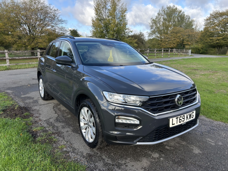 2019 Volkswagen T-Roc 1.0 Tsi Se SUV in Grey — image 1