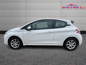 2014 Peugeot 208 1.4 E-Hdi Active in White — image 4