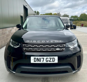 2017 Land Rover Discovery 3.0 Td V6 Se Auto 4WD Euro 6 (s/s) 5dr in Black — image 5