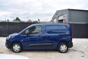 2020 Toyota Proace City 1.5 Bluehdi Icon Short Panel Van Swb Euro 6 (s/s) 5dr in Blue — image 5