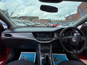 2018 Vauxhall Astra 1.0i Turbo Ecotec Design Euro 6 (s/s) 5dr in Red — image 3