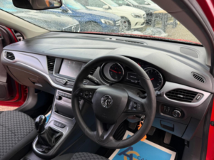 2018 Vauxhall Astra 1.0i Turbo Ecotec Design Euro 6 (s/s) 5dr in Red — image 4