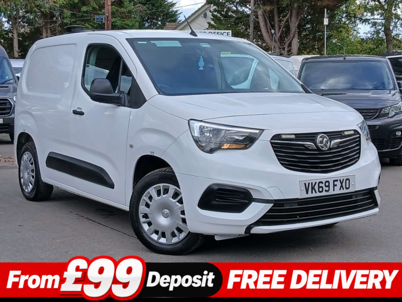 2020 Vauxhall Combo 1.5 Turbo D 2000 Sportive Panel Van 4dr Diesel Manual L1 H1 Euro 6 (s/s) (100 Ps) in White — image 1