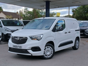 2020 Vauxhall Combo 1.5 Turbo D 2000 Sportive Panel Van 4dr Diesel Manual L1 H1 Euro 6 (s/s) (100 Ps) in White — image 4