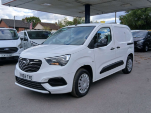 2020 Vauxhall Combo 1.5 Turbo D 2000 Sportive Panel Van 4dr Diesel Manual L1 H1 Euro 6 (s/s) (100 Ps) in White — image 5