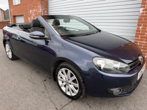 2013 Volkswagen Golf 2.0 Tdi Bluemotion Tech Se in Blue — image 2