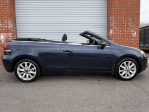 2013 Volkswagen Golf 2.0 Tdi Bluemotion Tech Se in Blue — image 3