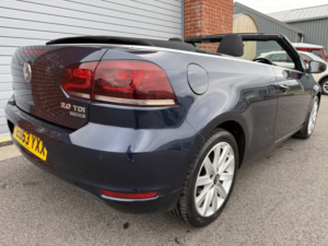 2013 Volkswagen Golf 2.0 Tdi Bluemotion Tech Se in Blue — image 4