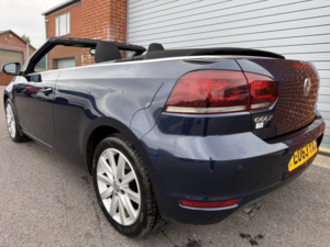 2013 Volkswagen Golf 2.0 Tdi Bluemotion Tech Se in Blue — image 6