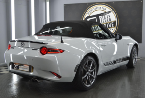 2017 Mazda Mx-5 2.0 Skyactiv-G Sport Nav in Silver — image 3