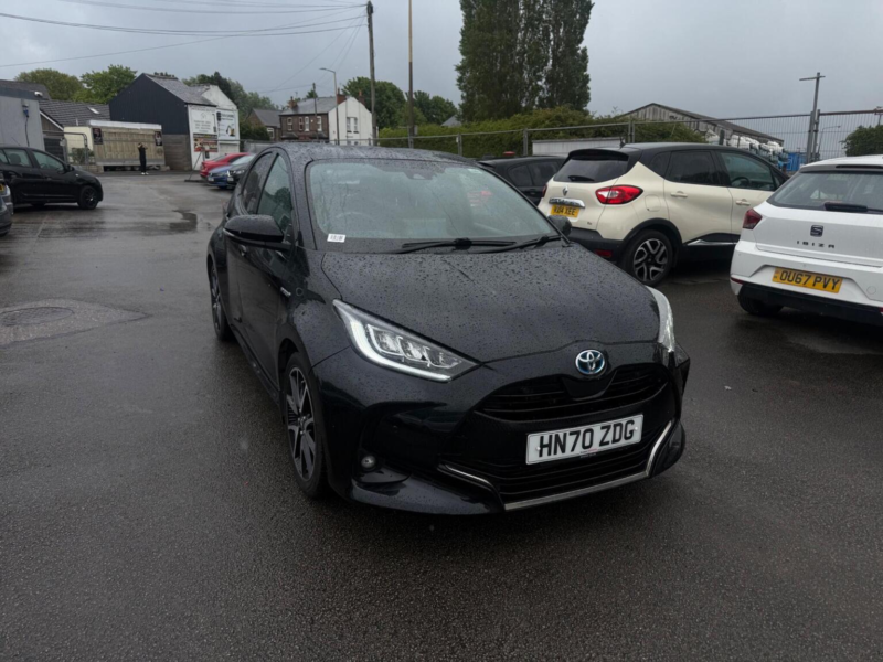 2020 Toyota Yaris 1.5 Vvt-H Dynamic E-CVT Euro 6 (s/s) 5dr in Black — image 1