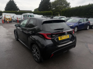 2020 Toyota Yaris 1.5 Vvt-H Dynamic E-CVT Euro 6 (s/s) 5dr in Black — image 4