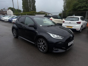 2020 Toyota Yaris 1.5 Vvt-H Dynamic E-CVT Euro 6 (s/s) 5dr in Black — image 5