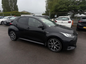2020 Toyota Yaris 1.5 Vvt-H Dynamic E-CVT Euro 6 (s/s) 5dr in Black — image 6