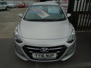 2016 Hyundai I30 1.6 Crdi Blue Drive Se Hatchback 5dr Diesel Manual Euro 6 (s/s) (110 Ps) in Silver — image 3