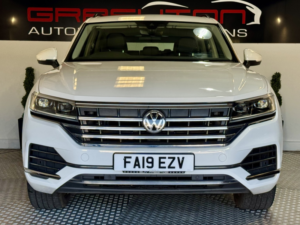 2019 Volkswagen Touareg 3.0 Tdi V6 Sel in White — image 2