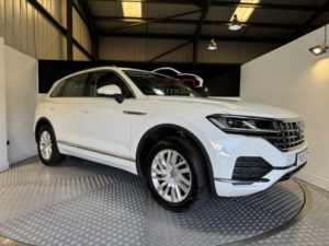 2019 Volkswagen Touareg 3.0 Tdi V6 Sel in White — image 3