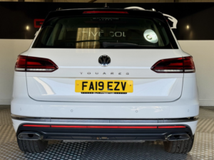 2019 Volkswagen Touareg 3.0 Tdi V6 Sel in White — image 6