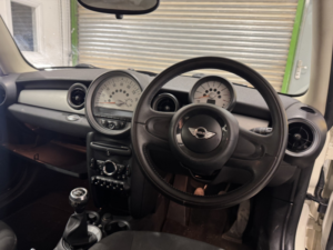 2011 MINI Hatch 1.6 One Hatch in White — image 2