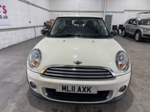 2011 MINI Hatch 1.6 One Hatch in White — image 3