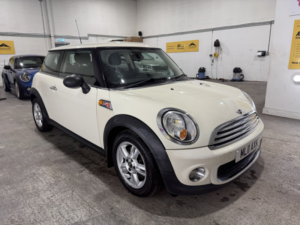2011 MINI Hatch 1.6 One Hatch in White — image 5