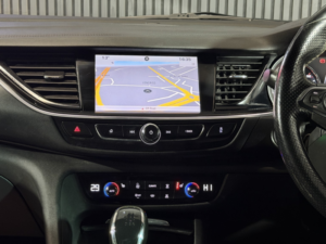 2017 Vauxhall Insignia 1.5 I Turbo Sri Vx Line Nav in White — image 4