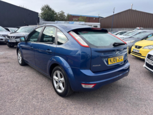 2008 Ford Focus 1.6 Zetec 5dr in Blue — image 2