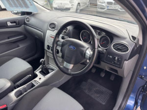 2008 Ford Focus 1.6 Zetec 5dr in Blue — image 3