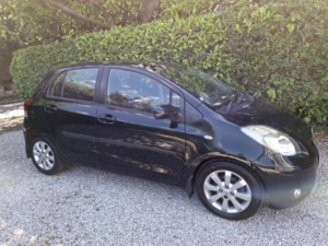 2011 Toyota Yaris 1.3 Dual Vvt-I T Spirit in Black — image 2
